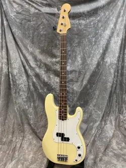 FENDER AMERICAN STANDARD PRECISION BASS