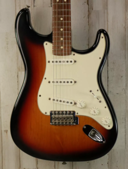 USED FENDER HIGHWAY ONE STRATOCASTER (939)