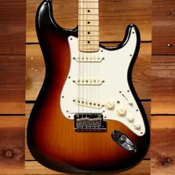 MODELING STRATOCASTER 2010