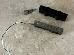 1974 FENDER JAZZ BASS PICKUP BRIDGE