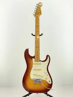 USED 1983 FENDER AMERICAN STANDARD STRATOCASTER SUNBURST VINTAGE 3.4KG