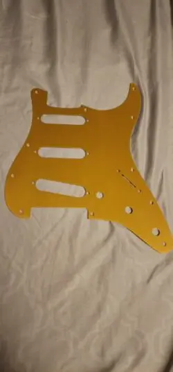 PICKGUARD GOLD...