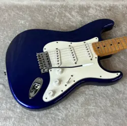 2000 FENDER STRATOCASTER STRAT ELECTRIC GUITAR IN DARK BLUE FINISH