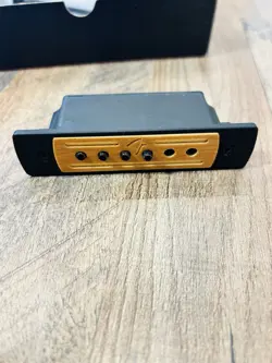 SOUNDHOLE PICKUP