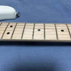 STRATOCASTER SQUIRE BY