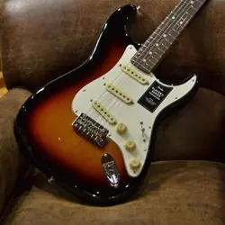 FENDER: PLAYER II STRATOCASTER 3-COLOR SUNBURST ELECTRIC GUITAR