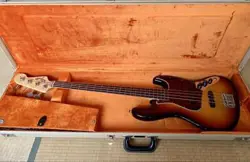 FENDER AMERICAN VINTAGE '64 JAZZ BASS