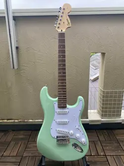 SQUIER BY FENDER AFFINITY SERIES STRATOCASTER  ELECTRIC GUITAR SURF GREEN USED