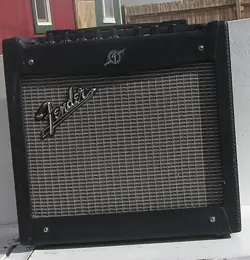 FENDER MUSTANG I GUITAR COMBO AMPLIFIER