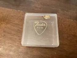 VINTAGE FENDER GUITAR PICK PICKS BOX STORE DISPLAY CASE USED