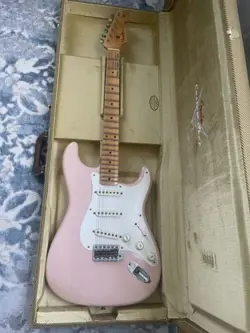FENDER CUSTOM SHOP LIMITED EDITION '57 STRATOCASTER JOURNEYMAN RELIC, SHELL PINK