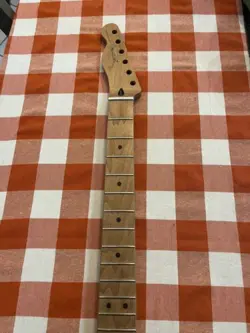 FENDER LEFT-HANDED SATIN