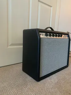 REVERB AMPLIFIER BLACK