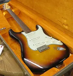 FENDER NEW AMERICAN VINTAGE 59 STRATOCASTER USED ELECTRIC GUITAR  2013