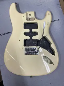 STRATOCASTER BODY VINTAGE BRIDGE - OFF-WHITE CREAM