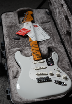FENDER AMERICAN ULTRA II STRATOCASTER ELECTRIC GUITAR AVALANCHE