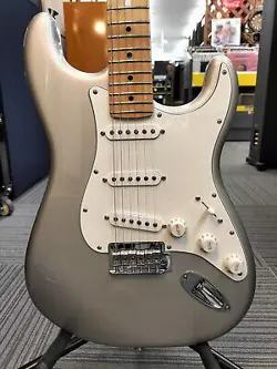 FENDER MEXICO STRATOCASTER USED MAPLE NECK MAPLE FINGERBOARD SILVER W/SOFT CASE