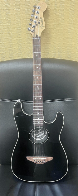 ELECTRIC GUITAR. USED