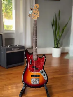 FENDER AMERICAN PERFORMER MUSTANG BASS 2022 - SUNBURST USA