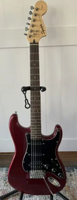 FENDER SQUIRE STRATOCASTER HSS RED