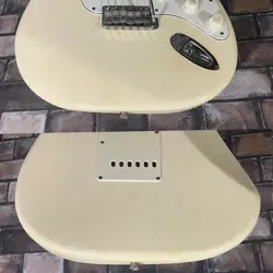 ST-43 STRATOCASTER WHITE
