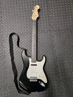 GUITARS FENDER SQUIER