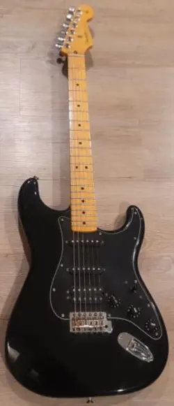 2010 FENDER MIM STRATOCASTER GUITAR ELECTRIC BLACK ON BLACK VERY GOOD CONDITION