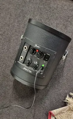 FENDER AMP CAN 2-CHANNEL 15-WATT  AMPLIFIER PR327 WITH CHARGER