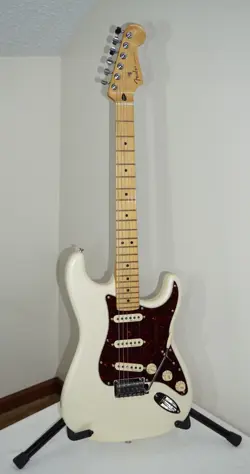 FENDER PLAYER PLUS STRATOCASTER MAPLE FINGERBOARD ELECTRIC GUITAR OLYMPIC PEARL