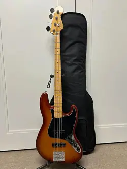 FENDER PLAYER PLUS ACTIVE JAZZ BASS WITH MAPLE FRETBOARD - SIENNA SUNBURST