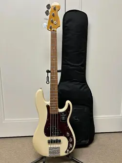 FENDER PLAYER PLUS ACTIVE PRECISION BASS WITH PAU FERRO FRETBOARD OLYMPIC PEARL