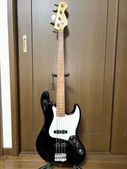 SQUIER BY FENDER BASS