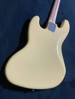 FENDER PLAYER JAZZ BASS MAPLE FINGERBOARD BUTTERCREAM 2021
