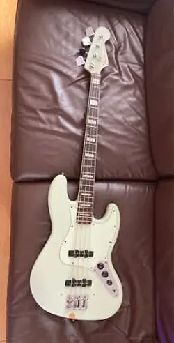 75 JAZZ BASSSERIAL82