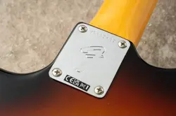 FENDER AMERICAN VINTAGE II 1966 JAZZMASTER -3-COLOR SUNBURST- GIG BAG PRESENT 3.