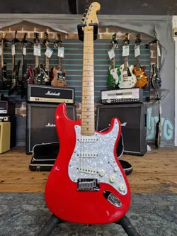 FENDER AMERICAN STANDARD STRATOCASTER HOT ROD RED 2000 ELECTRIC GUITAR