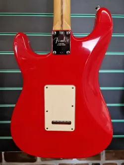 STANDARD STRATOCASTER HOT