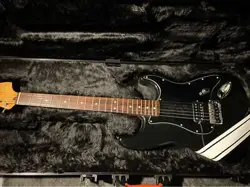 FENDER TOM DELONGE STRATOCASTER #PE3UYO
