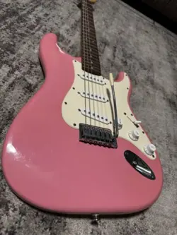 SQUIER BY FENDER STRATOCASTER ELECTRIC GUITAR PINK