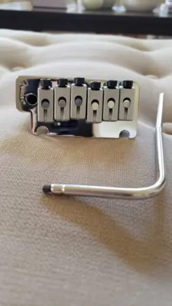 LOCKING TREMOLO BRIDGE