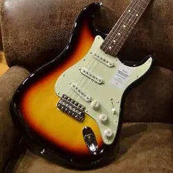 FENDER JAPAN: TRADITIONAL 60S ST ROSEWOOD FINGERBOARD 3-COLOR SUNBURST