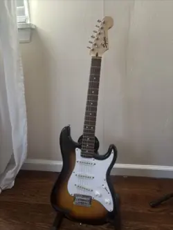 SQUIER STRAT BY FENDER - BEGINNER ELECTRIC GUITAR (BAG INCLUDED)