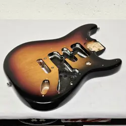 2004 FENDER AMERICAN DELUXE STRAT ALDER BODY 3-TONE SUNBURST USA ELECTRIC GUITAR