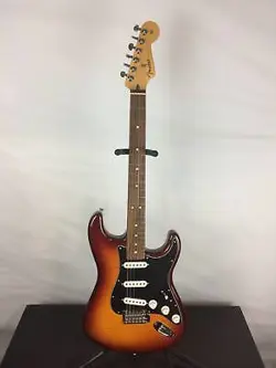 VERY GOOD FENDER PLAYER STRATOCASTER PLUS TOP HSS ELECTRIC GUITAR, PAU FERRO FIN