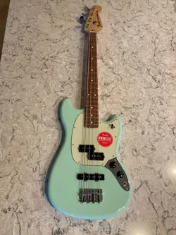 MINT FENDER MUSTANG