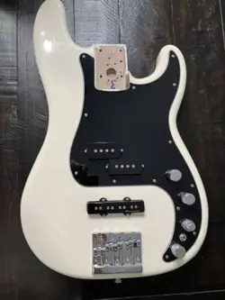 FENDER PLAYER PLUS ACTIVE PRECISION P BASS LOADED BODY NOISELESS