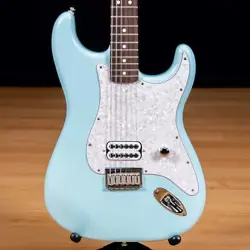 FENDER LIMITED EDITION TOM DELONGE STRATOCASTER - DAPHNE BLUE