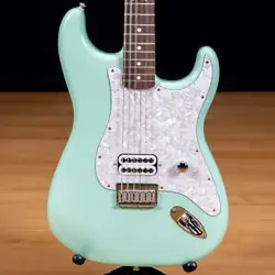 FENDER LIMITED EDITION TOM DELONGE STRATOCASTER - SURF GREEN