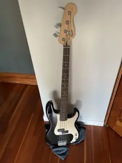 SQUIRE BY FENDER P-BASS GUITAR