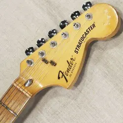 FENDER STRATOCASTER 81